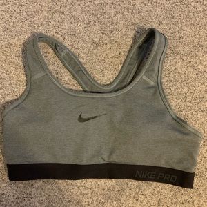 Nike pro sports bra